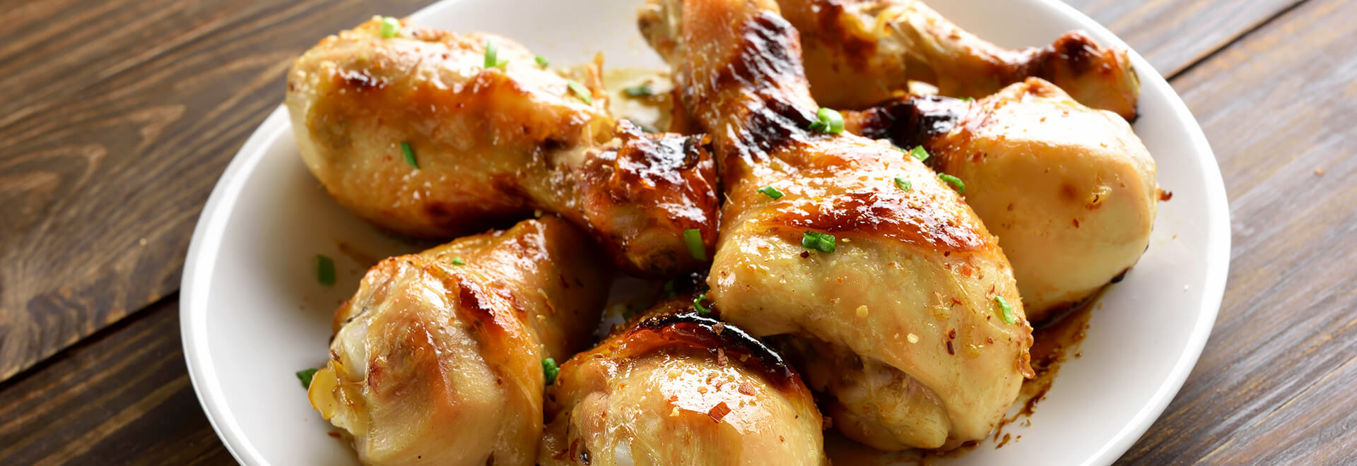 Pernas de frango no forno com mostarda e cerveja